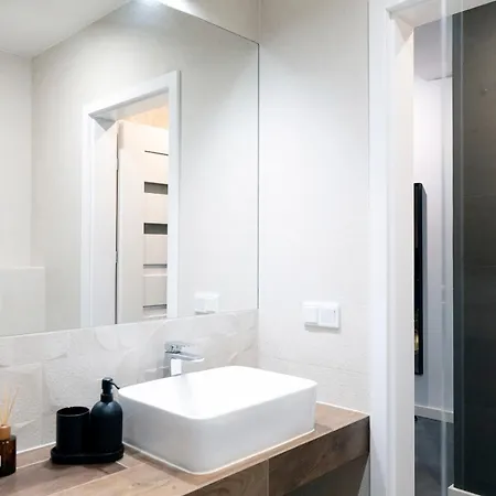 In The Old Town Between The Main Square And Kazimierz, 300 Meters From The Airport Train Apartament *